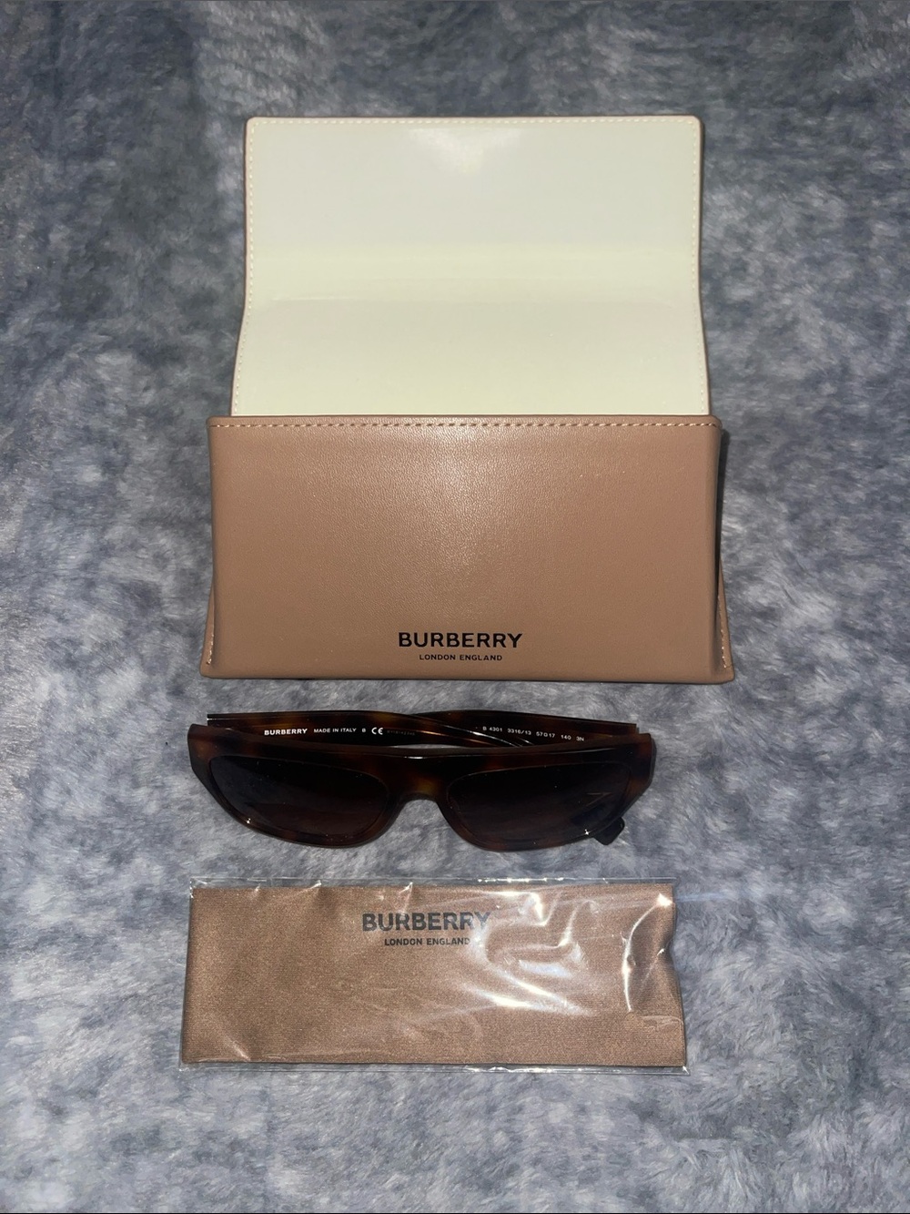Burberry Tortoiseshell Sunglasses with Beige Case and Cloth